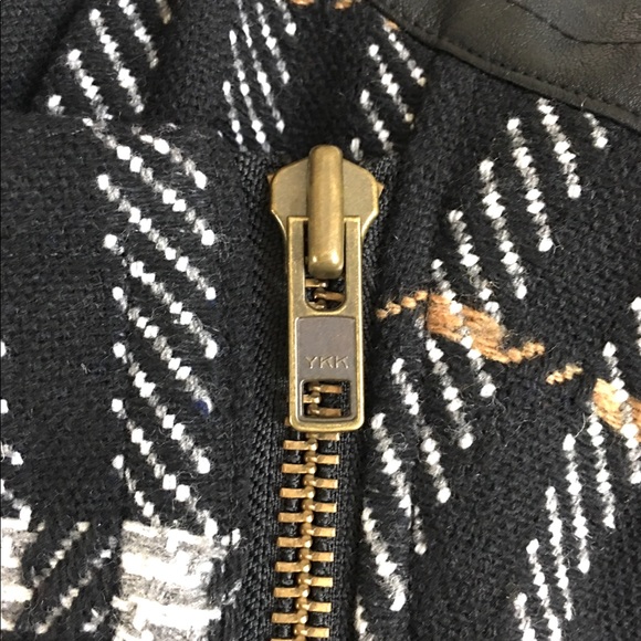 CAbi Women’s Grid Vest Black Plaid Moto Pockets S - Picture 3 of 8